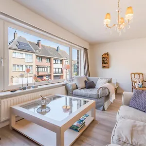 Appartement Spacious, Warm And Updated W Parking & Garden, Bredene